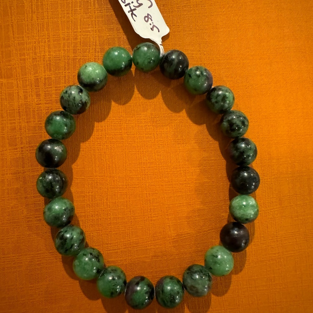 Green ruby zoisite 8.5mm bracelet